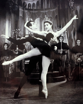 Margot Fonteyn and Robert Helpmann, Swan Lake